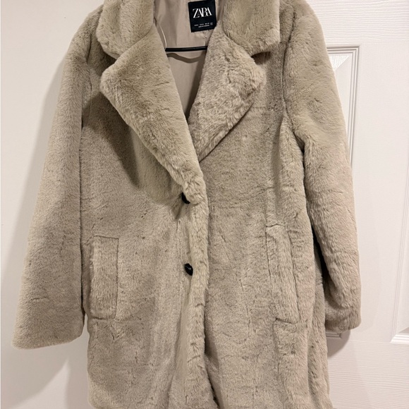Zara Women's Cozy Faux Fur Coat size medium - Picture 2 of 4